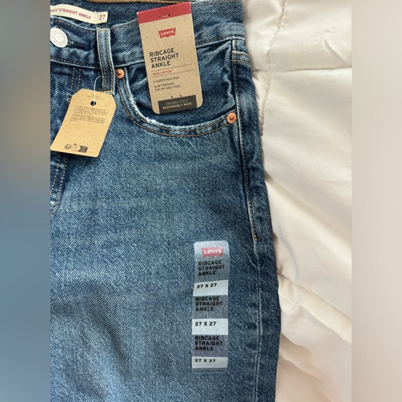Levi’s Ribcage Ankle Straight Jean - Picture 6 of 13